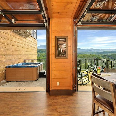 Skyview Mansion:13Bdrm, 17Bath, Sleeps 70, Indoor Pool, Amazing Views Villa พิเจนฟอร์จ ภายนอก รูปภาพ